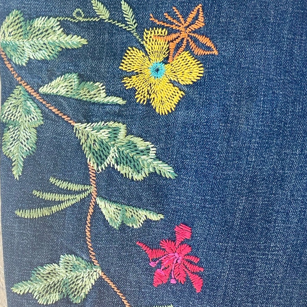 GAP Embroidered Dark Wash Flare Jeans with Floral Accent Size 16 EUC - Picture 15 of 15